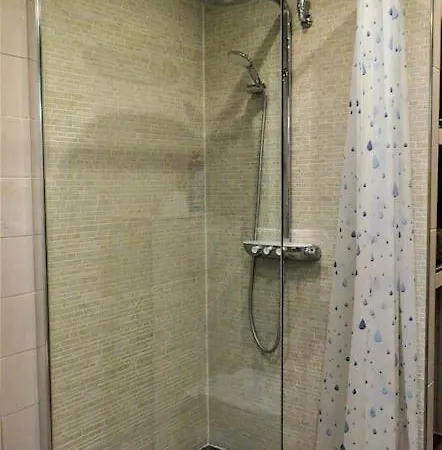 Practical 1-bedroom With King Size, 5 Min To Rab *
